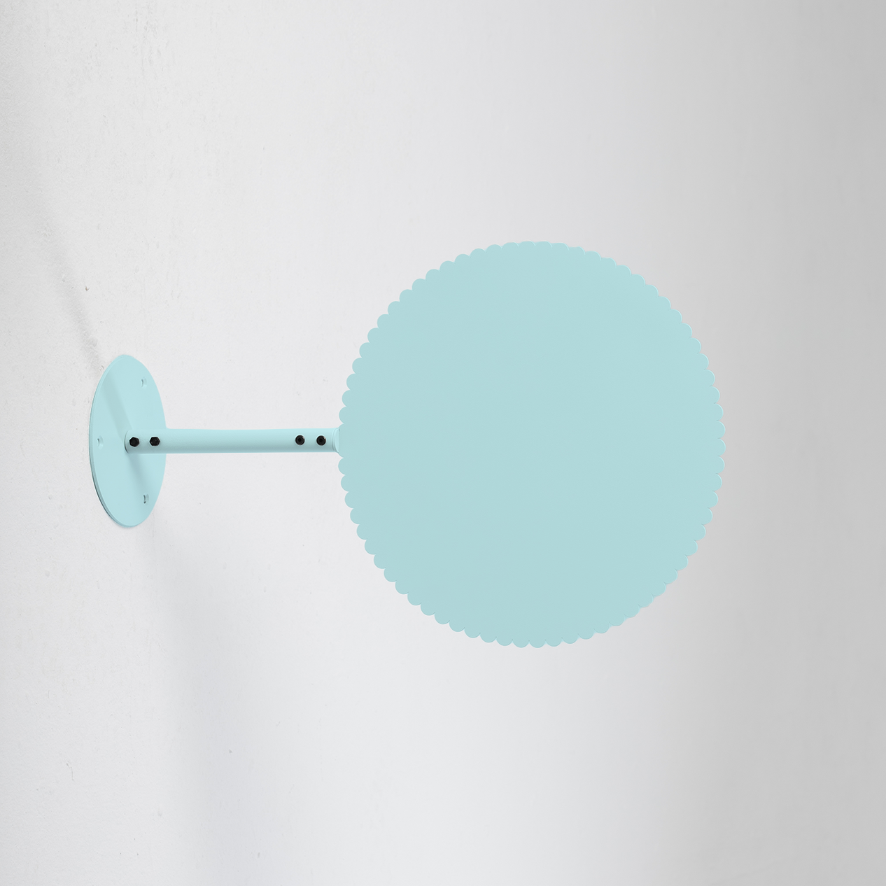 Daisy Hanging Sign Baby Blue